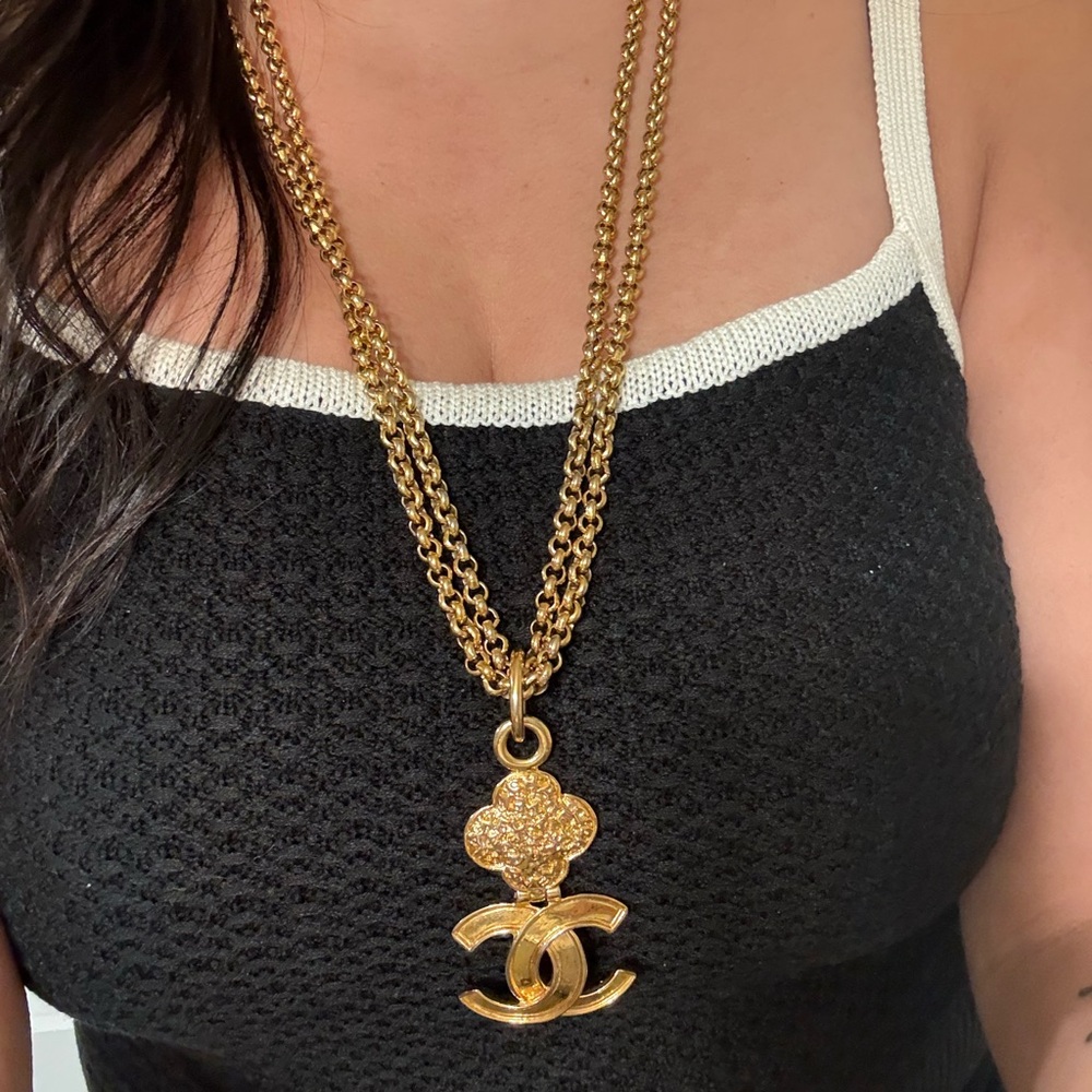CHANEL Vintage Gold CC Clover Multi Strand Long Chain Pendant Necklace - Picture 3 of 14
